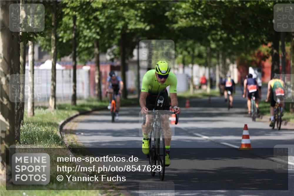 10.08.2025 - GEWOBA Citytriathlon Bremen Yannick Fuchs http://msf.ph/oto/8547629 10.08.2025 12:11:08 Radfahren 575, 625, 669, 679, 687, 713, 716, 800, 812, 835 meine-sportfotos.de