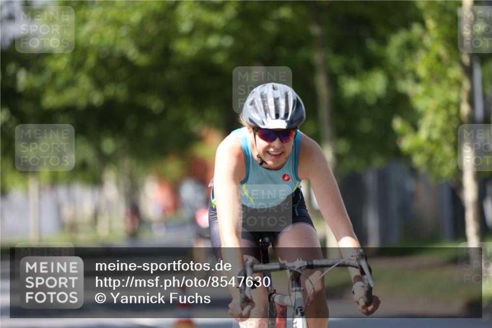 10.08.2025 - GEWOBA Citytriathlon Bremen Yannick Fuchs http://msf.ph/oto/8547630 10.08.2025 13:06:36 Radfahren 621, 655, 699, 732, 788, 840, 856, 867, 914, 927 meine-sportfotos.de
