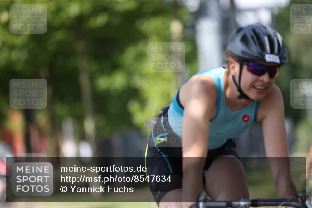10.08.2025 - GEWOBA Citytriathlon Bremen Yannick Fuchs http://msf.ph/oto/8547634 10.08.2025 13:06:37 Radfahren 621, 655, 699, 732, 788, 840, 856, 867, 914, 927 meine-sportfotos.de