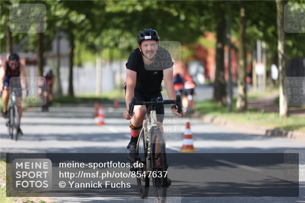 10.08.2025 - GEWOBA Citytriathlon Bremen Yannick Fuchs http://msf.ph/oto/8547637 10.08.2025 13:06:41 Radfahren 621, 638, 655, 679, 699, 732, 788, 867, 914, 927 meine-sportfotos.de