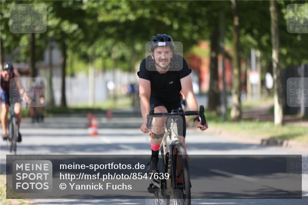 10.08.2025 - GEWOBA Citytriathlon Bremen Yannick Fuchs http://msf.ph/oto/8547639 10.08.2025 13:06:41 Radfahren 621, 638, 655, 679, 699, 732, 788, 867, 914, 927 meine-sportfotos.de