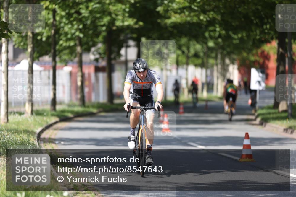 10.08.2025 - GEWOBA Citytriathlon Bremen Yannick Fuchs http://msf.ph/oto/8547643 10.08.2025 12:11:10 Radfahren 575, 625, 669, 679, 687, 713, 800, 812, 835 meine-sportfotos.de