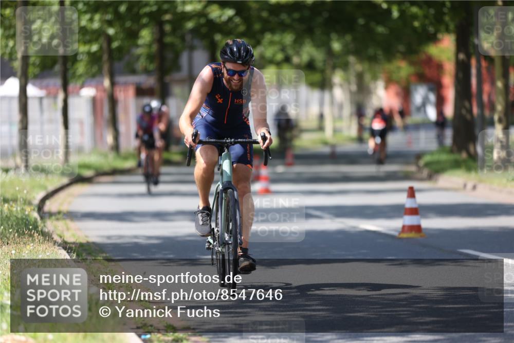 10.08.2025 - GEWOBA Citytriathlon Bremen Yannick Fuchs http://msf.ph/oto/8547646 10.08.2025 13:06:43 Radfahren 621, 638, 679, 699, 732, 788, 867, 914, 927 meine-sportfotos.de