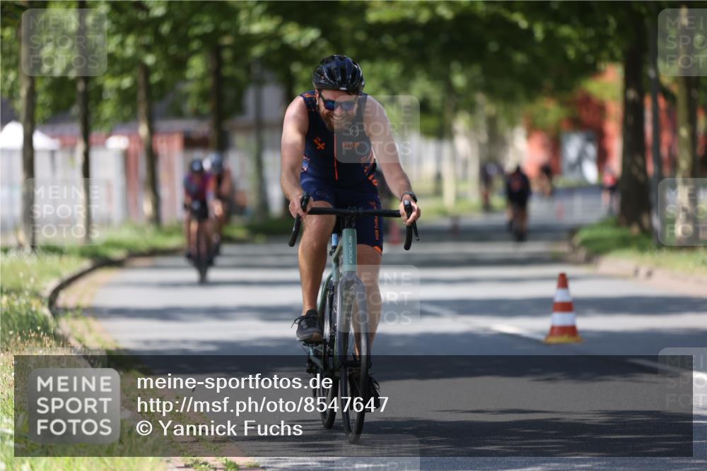 10.08.2025 - GEWOBA Citytriathlon Bremen Yannick Fuchs http://msf.ph/oto/8547647 10.08.2025 13:06:43 Radfahren 621, 638, 679, 699, 732, 788, 867, 914, 927 meine-sportfotos.de