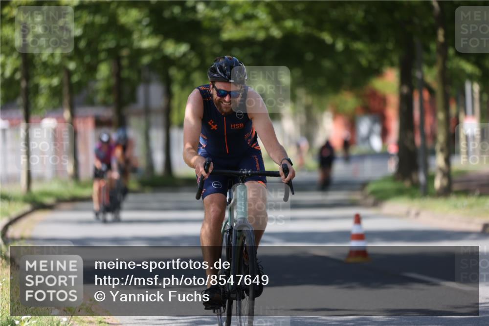 10.08.2025 - GEWOBA Citytriathlon Bremen Yannick Fuchs http://msf.ph/oto/8547649 10.08.2025 13:06:43 Radfahren 621, 638, 679, 699, 732, 788, 867, 914, 927 meine-sportfotos.de