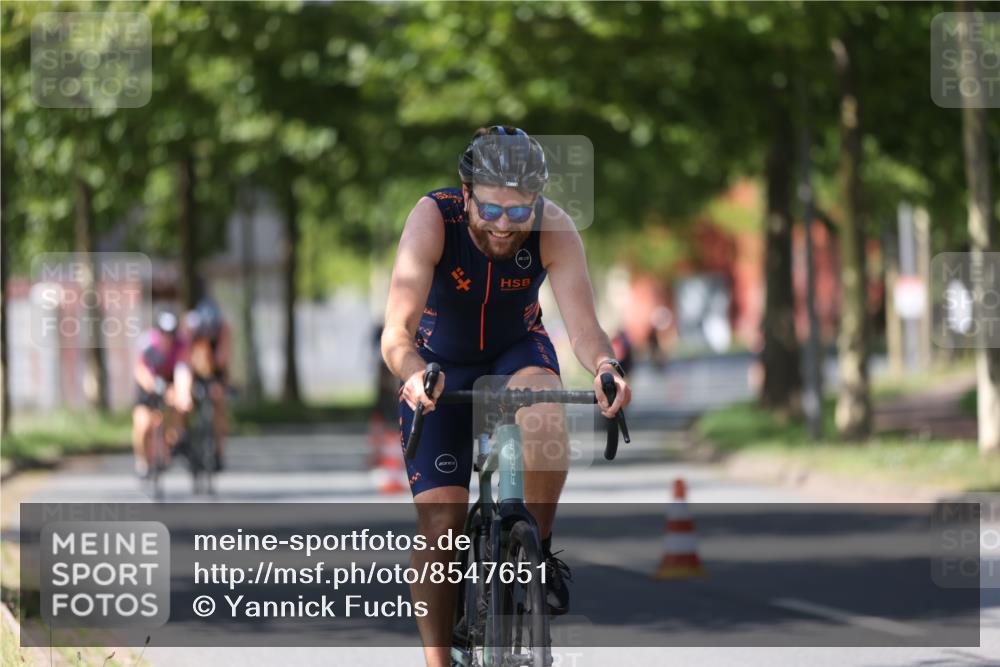 10.08.2025 - GEWOBA Citytriathlon Bremen Yannick Fuchs http://msf.ph/oto/8547651 10.08.2025 13:06:43 Radfahren 621, 638, 679, 699, 732, 788, 867, 914, 927 meine-sportfotos.de