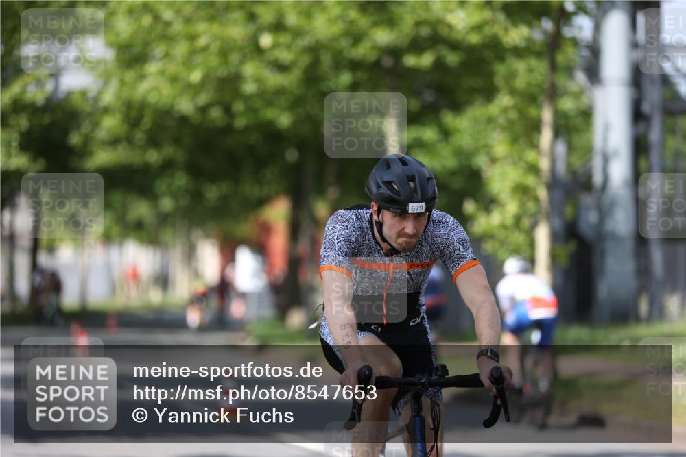 10.08.2025 - GEWOBA Citytriathlon Bremen Yannick Fuchs http://msf.ph/oto/8547653 10.08.2025 12:11:12 Radfahren 575, 669, 679, 687, 713, 800, 835 meine-sportfotos.de