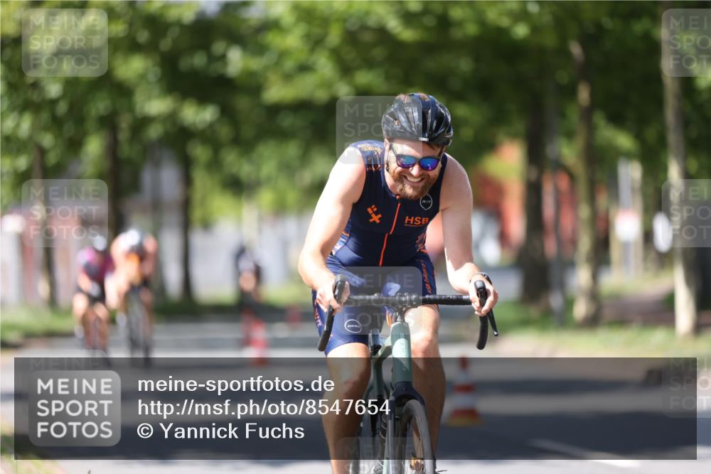 10.08.2025 - GEWOBA Citytriathlon Bremen Yannick Fuchs http://msf.ph/oto/8547654 10.08.2025 13:06:44 Radfahren 638, 679, 699, 732, 788, 867, 914, 927 meine-sportfotos.de