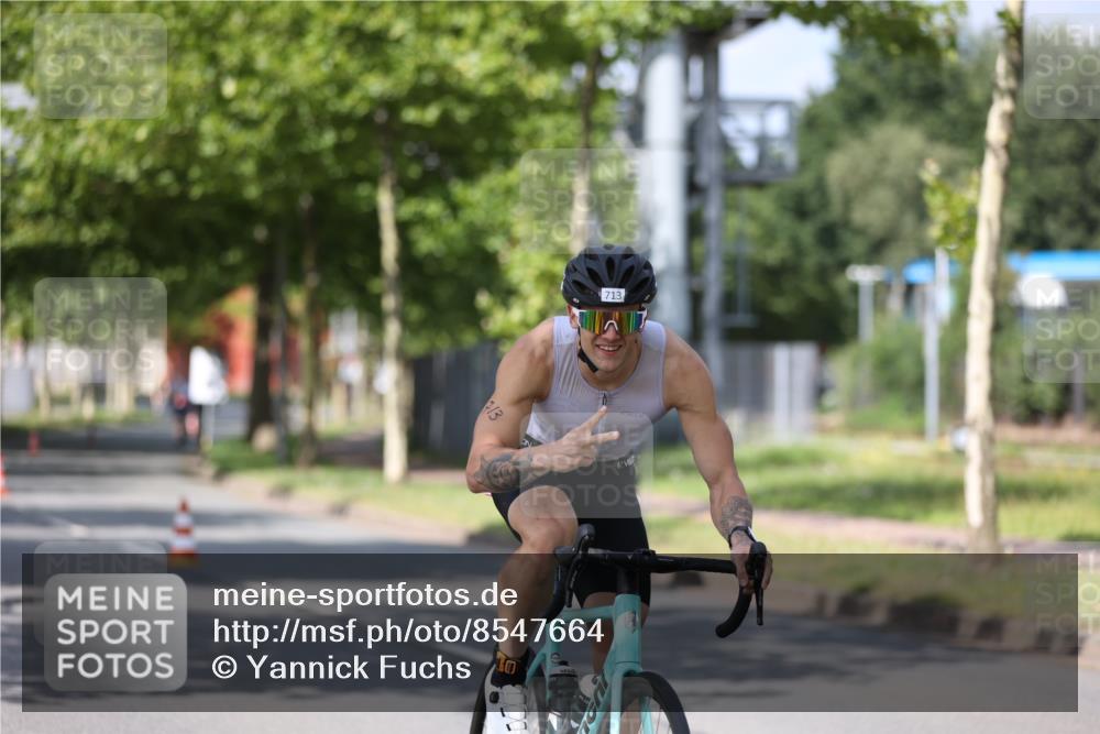 10.08.2025 - GEWOBA Citytriathlon Bremen Yannick Fuchs http://msf.ph/oto/8547664 10.08.2025 12:11:19 Radfahren 575, 645, 669, 679, 687, 713, 835, 894 meine-sportfotos.de