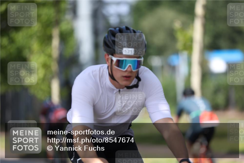 10.08.2025 - GEWOBA Citytriathlon Bremen Yannick Fuchs http://msf.ph/oto/8547674 10.08.2025 12:11:20 Radfahren 575, 645, 669, 679, 687, 713, 835, 894, 1038 meine-sportfotos.de