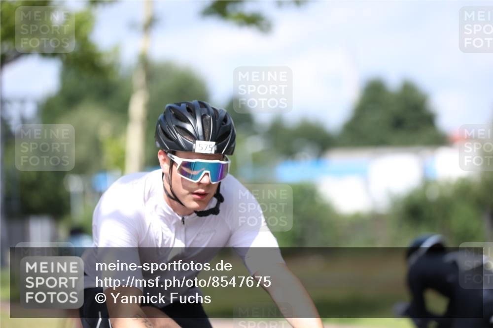 10.08.2025 - GEWOBA Citytriathlon Bremen Yannick Fuchs http://msf.ph/oto/8547675 10.08.2025 12:11:21 Radfahren 575, 645, 669, 679, 713, 835, 894, 1038 meine-sportfotos.de