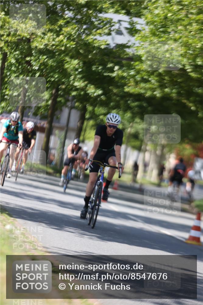 10.08.2025 - GEWOBA Citytriathlon Bremen Yannick Fuchs http://msf.ph/oto/8547676 10.08.2025 13:07:06 Radfahren 649, 679, 717, 724, 806, 820, 888, 903 meine-sportfotos.de