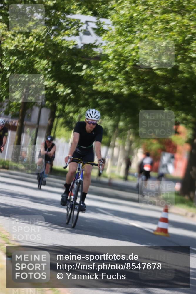 10.08.2025 - GEWOBA Citytriathlon Bremen Yannick Fuchs http://msf.ph/oto/8547678 10.08.2025 13:07:06 Radfahren 649, 679, 717, 724, 806, 820, 888, 903 meine-sportfotos.de