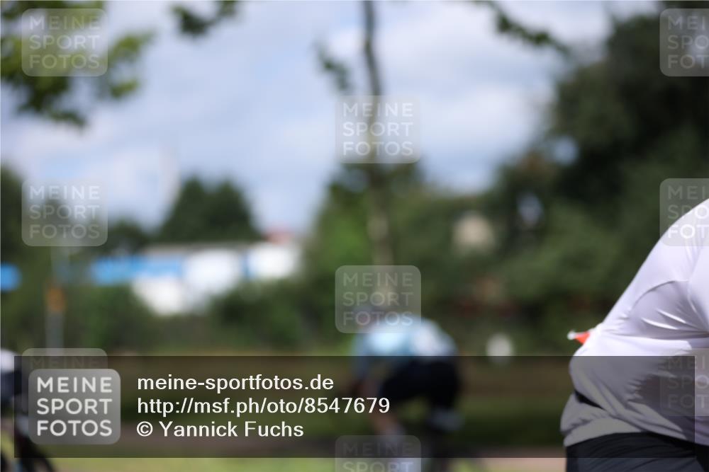 10.08.2025 - GEWOBA Citytriathlon Bremen Yannick Fuchs http://msf.ph/oto/8547679 10.08.2025 12:11:21 Radfahren 575, 645, 669, 679, 713, 835, 894, 1038 meine-sportfotos.de