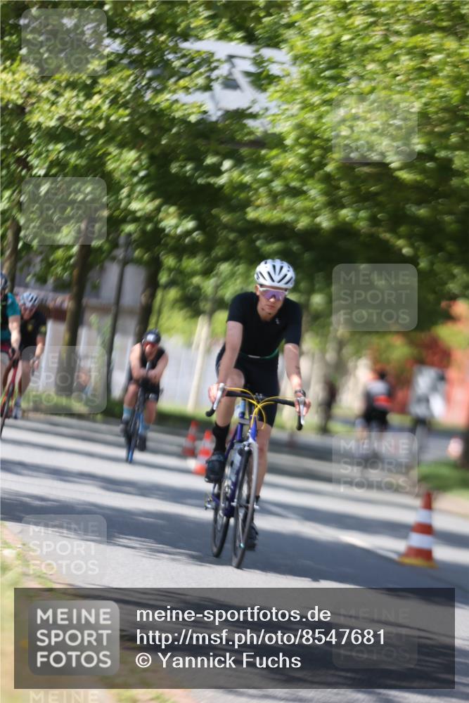 10.08.2025 - GEWOBA Citytriathlon Bremen Yannick Fuchs http://msf.ph/oto/8547681 10.08.2025 13:07:06 Radfahren 649, 679, 717, 724, 806, 820, 888, 903 meine-sportfotos.de