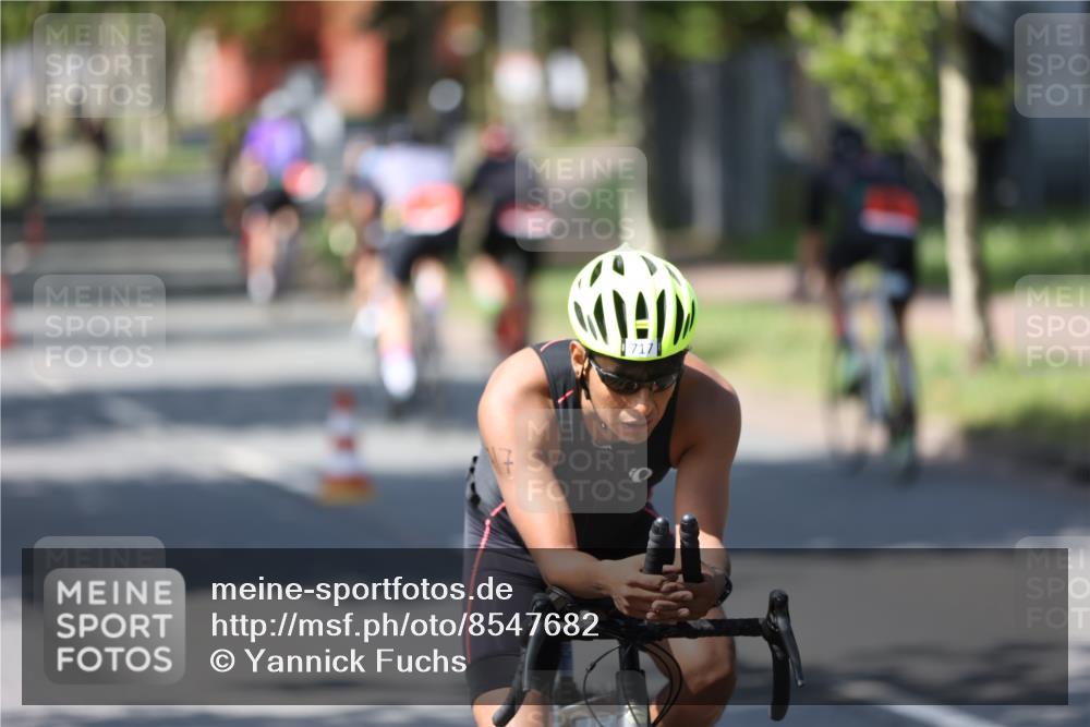 10.08.2025 - GEWOBA Citytriathlon Bremen Yannick Fuchs http://msf.ph/oto/8547682 10.08.2025 13:07:18 Radfahren 649, 656, 717, 724, 806, 820, 873, 888, 903, 950, 959 meine-sportfotos.de