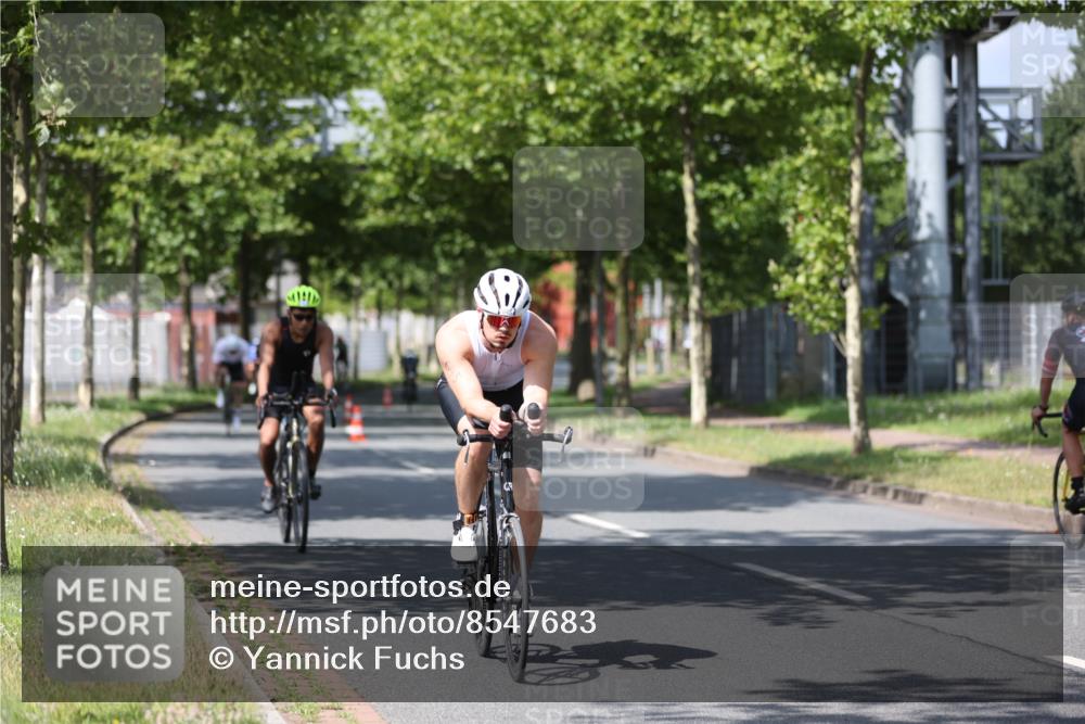 10.08.2025 - GEWOBA Citytriathlon Bremen Yannick Fuchs http://msf.ph/oto/8547683 10.08.2025 12:11:26 Radfahren 575, 578, 583, 645, 713, 894, 1038 meine-sportfotos.de