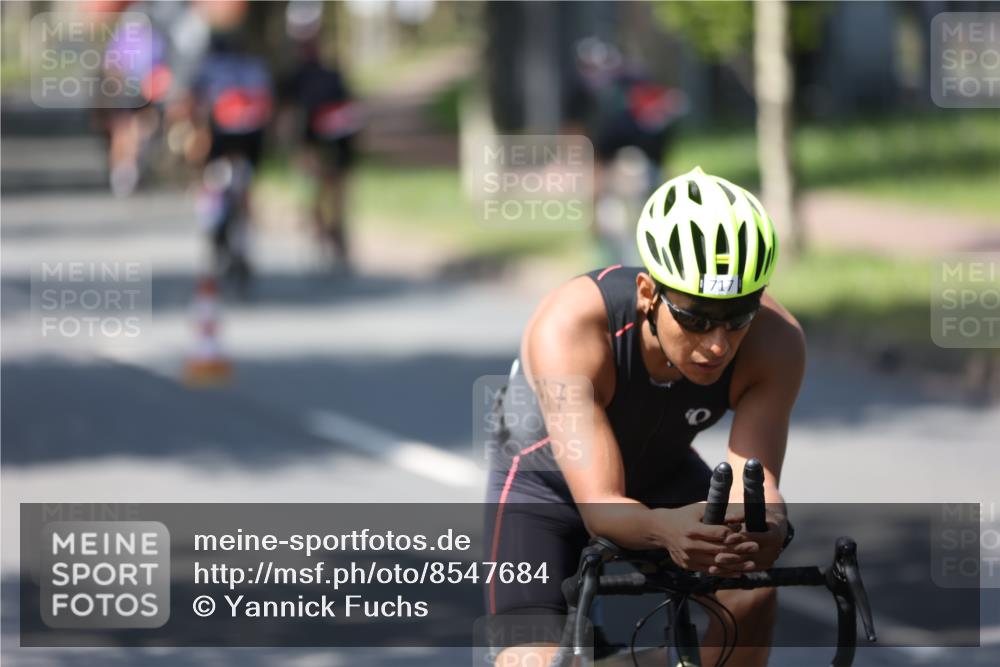 10.08.2025 - GEWOBA Citytriathlon Bremen Yannick Fuchs http://msf.ph/oto/8547684 10.08.2025 13:07:18 Radfahren 649, 656, 717, 724, 806, 820, 873, 888, 903, 950, 959 meine-sportfotos.de