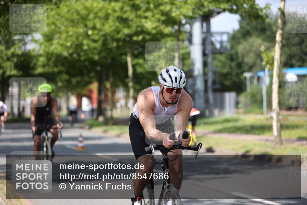 10.08.2025 - GEWOBA Citytriathlon Bremen Yannick Fuchs http://msf.ph/oto/8547686 10.08.2025 12:11:27 Radfahren 575, 578, 583, 645, 713, 894, 1038 meine-sportfotos.de