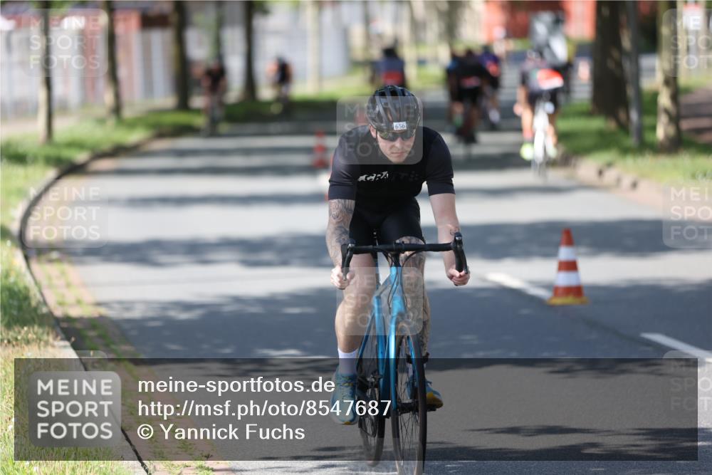 10.08.2025 - GEWOBA Citytriathlon Bremen Yannick Fuchs http://msf.ph/oto/8547687 10.08.2025 13:07:21 Radfahren 649, 656, 717, 724, 806, 820, 873, 888, 903, 950, 959 meine-sportfotos.de