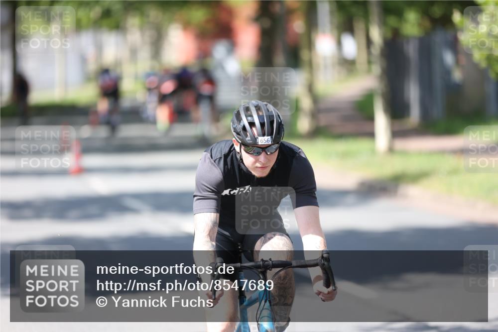 10.08.2025 - GEWOBA Citytriathlon Bremen Yannick Fuchs http://msf.ph/oto/8547689 10.08.2025 13:07:21 Radfahren 649, 656, 717, 724, 806, 820, 873, 888, 903, 950, 959 meine-sportfotos.de