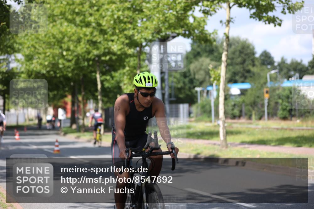 10.08.2025 - GEWOBA Citytriathlon Bremen Yannick Fuchs http://msf.ph/oto/8547692 10.08.2025 12:11:28 Radfahren 575, 578, 583, 645, 713, 894, 1038 meine-sportfotos.de