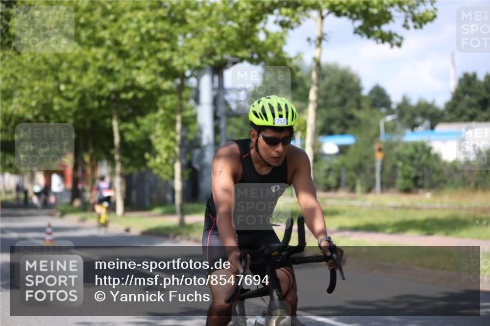10.08.2025 - GEWOBA Citytriathlon Bremen Yannick Fuchs http://msf.ph/oto/8547694 10.08.2025 12:11:28 Radfahren 575, 578, 583, 645, 713, 894, 1038 meine-sportfotos.de