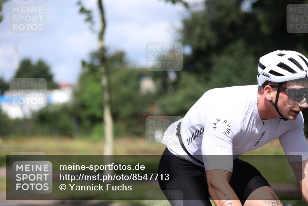 10.08.2025 - GEWOBA Citytriathlon Bremen Yannick Fuchs http://msf.ph/oto/8547713 10.08.2025 12:11:31 Radfahren 575, 578, 583, 645, 713, 894, 1038 meine-sportfotos.de