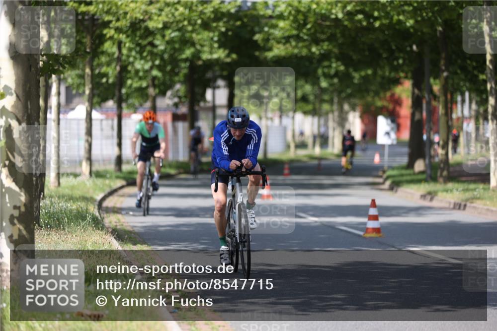 10.08.2025 - GEWOBA Citytriathlon Bremen Yannick Fuchs http://msf.ph/oto/8547715 10.08.2025 12:11:32 Radfahren 575, 578, 583, 645, 713, 894, 1038 meine-sportfotos.de