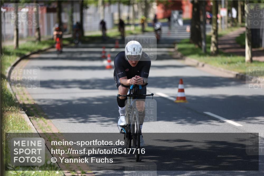 10.08.2025 - GEWOBA Citytriathlon Bremen Yannick Fuchs http://msf.ph/oto/8547716 10.08.2025 13:07:59 Radfahren 578, 626, 643, 666, 689, 774, 792, 838, 852, 941 meine-sportfotos.de