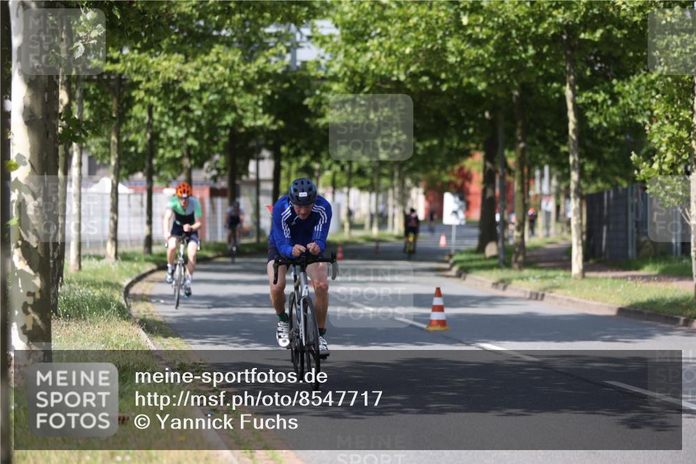 10.08.2025 - GEWOBA Citytriathlon Bremen Yannick Fuchs http://msf.ph/oto/8547717 10.08.2025 12:11:32 Radfahren 575, 578, 583, 645, 713, 894, 1038 meine-sportfotos.de