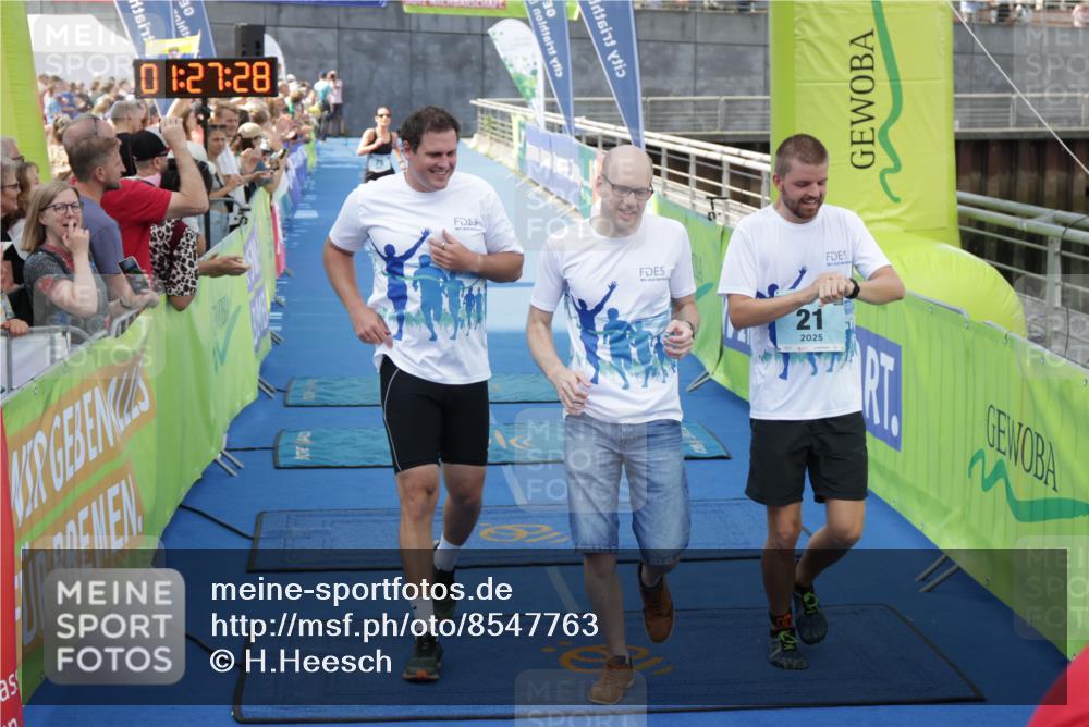 10.08.2025 - GEWOBA Citytriathlon Bremen H.Heesch http://msf.ph/oto/8547763 10.08.2025 11:31:10 Ziel 21, 75 meine-sportfotos.de