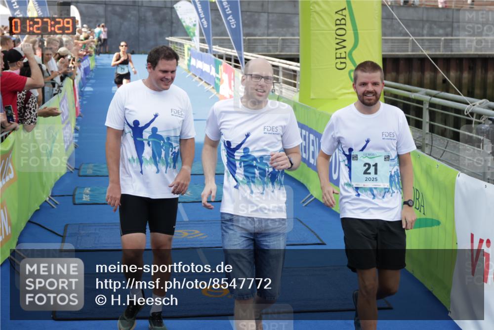 10.08.2025 - GEWOBA Citytriathlon Bremen H.Heesch http://msf.ph/oto/8547772 10.08.2025 11:31:10 Ziel 21, 75 meine-sportfotos.de