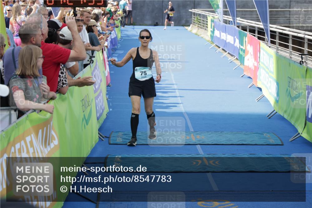10.08.2025 - GEWOBA Citytriathlon Bremen H.Heesch http://msf.ph/oto/8547783 10.08.2025 11:31:14 Ziel 21, 75 meine-sportfotos.de