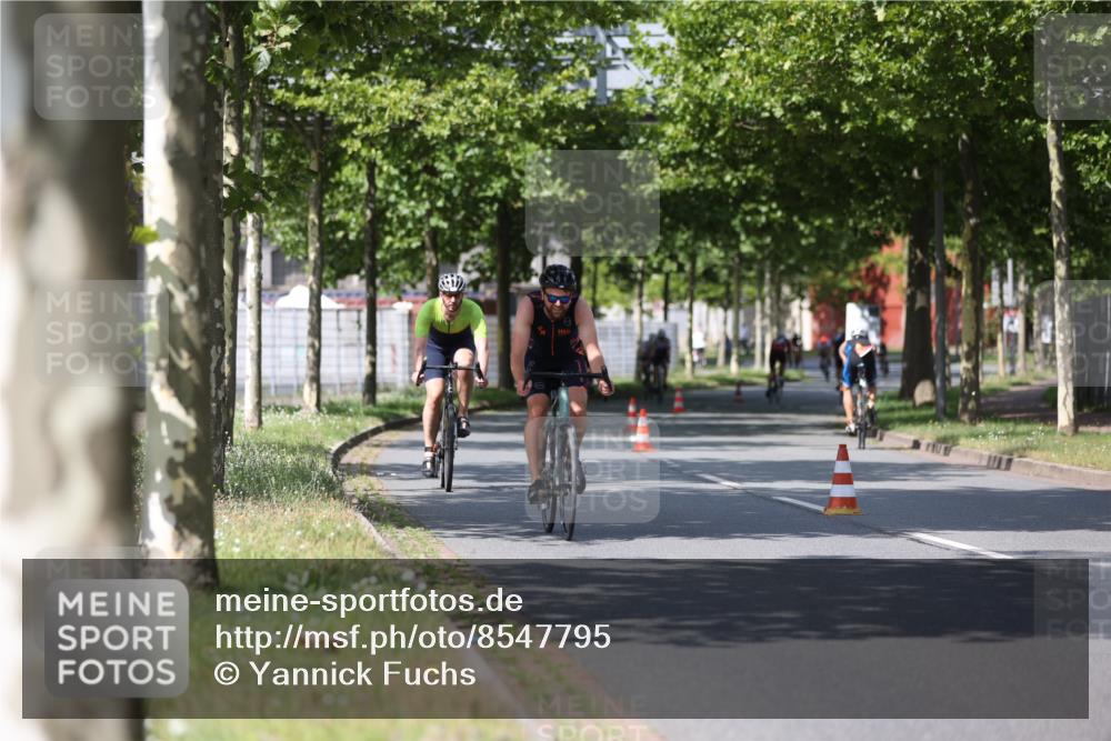 10.08.2025 - GEWOBA Citytriathlon Bremen Yannick Fuchs http://msf.ph/oto/8547795 10.08.2025 12:11:55 Radfahren 576, 667, 699, 702, 752, 799 meine-sportfotos.de