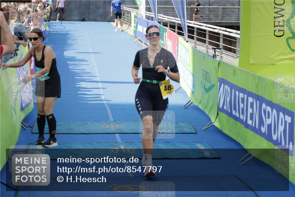 10.08.2025 - GEWOBA Citytriathlon Bremen H.Heesch http://msf.ph/oto/8547797 10.08.2025 11:31:27 Ziel 483 meine-sportfotos.de