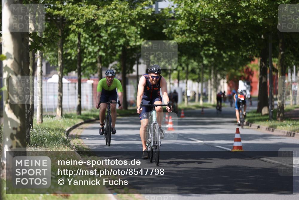 10.08.2025 - GEWOBA Citytriathlon Bremen Yannick Fuchs http://msf.ph/oto/8547798 10.08.2025 12:11:55 Radfahren 576, 667, 699, 702, 752, 799 meine-sportfotos.de