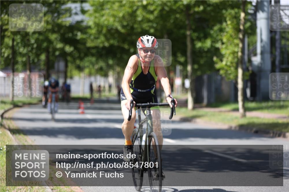 10.08.2025 - GEWOBA Citytriathlon Bremen Yannick Fuchs http://msf.ph/oto/8547801 10.08.2025 13:08:27 Radfahren 551, 552, 702, 768, 824, 836, 855, 859, 968, 980 meine-sportfotos.de