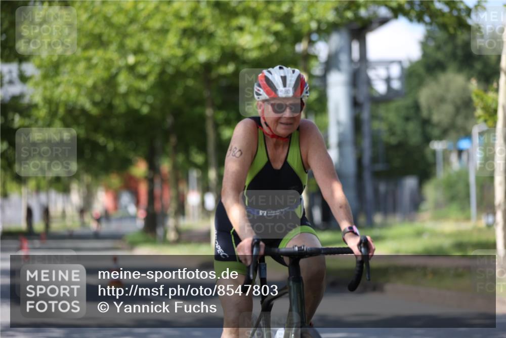10.08.2025 - GEWOBA Citytriathlon Bremen Yannick Fuchs http://msf.ph/oto/8547803 10.08.2025 13:08:28 Radfahren 551, 552, 692, 702, 768, 824, 836, 855, 859, 968, 980 meine-sportfotos.de