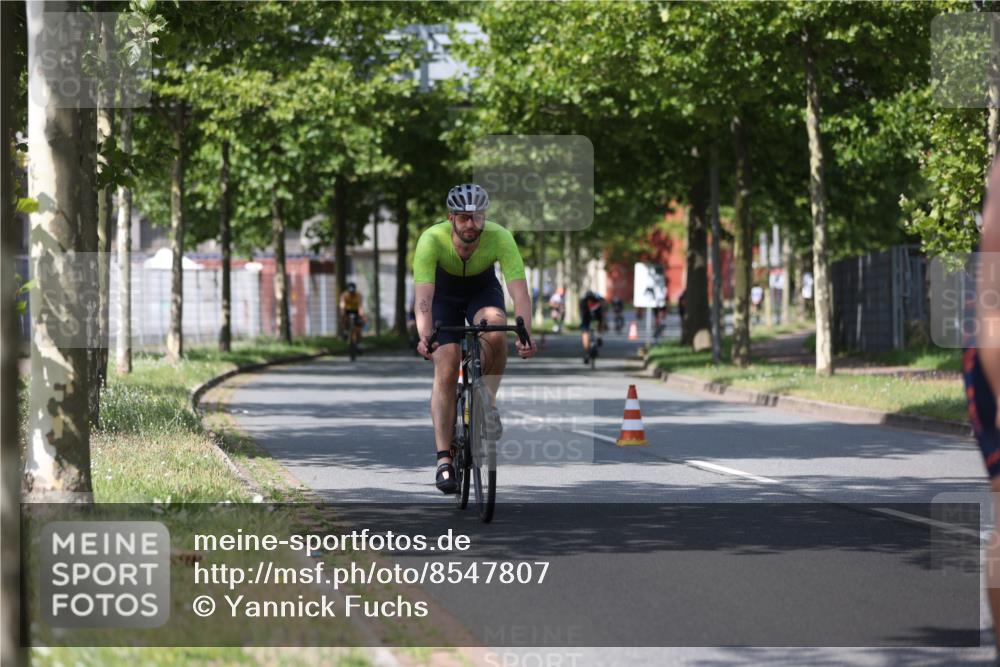 10.08.2025 - GEWOBA Citytriathlon Bremen Yannick Fuchs http://msf.ph/oto/8547807 10.08.2025 12:11:56 Radfahren 576, 667, 699, 702, 752, 799, 907 meine-sportfotos.de