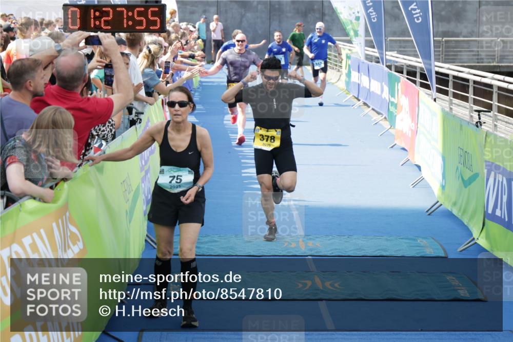 10.08.2025 - GEWOBA Citytriathlon Bremen H.Heesch http://msf.ph/oto/8547810 10.08.2025 11:31:37 Ziel 117, 378, 394 meine-sportfotos.de