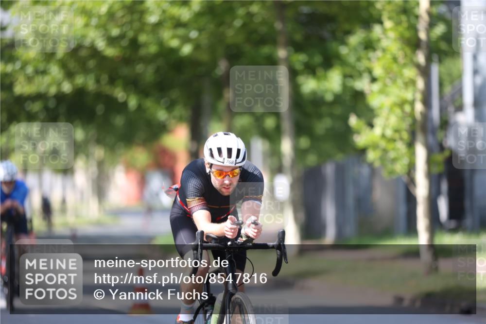 10.08.2025 - GEWOBA Citytriathlon Bremen Yannick Fuchs http://msf.ph/oto/8547816 10.08.2025 13:08:31 Radfahren 551, 552, 692, 702, 768, 824, 836, 855, 859, 968, 980 meine-sportfotos.de