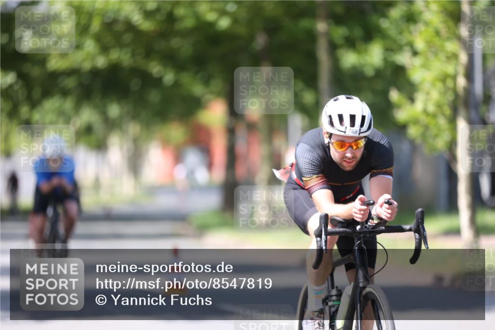 10.08.2025 - GEWOBA Citytriathlon Bremen Yannick Fuchs http://msf.ph/oto/8547819 10.08.2025 13:08:31 Radfahren 551, 552, 692, 702, 768, 824, 836, 855, 859, 968, 980 meine-sportfotos.de