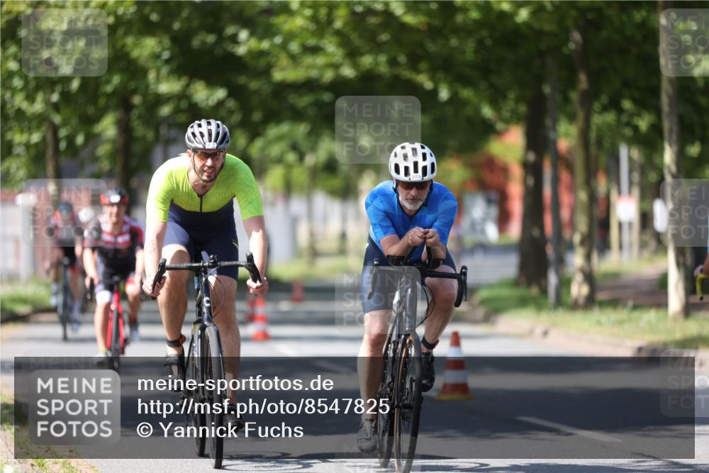 10.08.2025 - GEWOBA Citytriathlon Bremen Yannick Fuchs http://msf.ph/oto/8547825 10.08.2025 13:08:32 Radfahren 551, 552, 692, 702, 768, 824, 836, 855, 859, 968, 980 meine-sportfotos.de