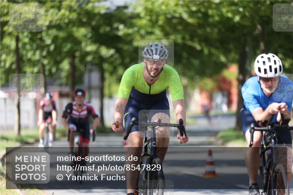 10.08.2025 - GEWOBA Citytriathlon Bremen Yannick Fuchs http://msf.ph/oto/8547829 10.08.2025 13:08:33 Radfahren 551, 552, 692, 702, 768, 824, 836, 855, 859, 968, 980 meine-sportfotos.de