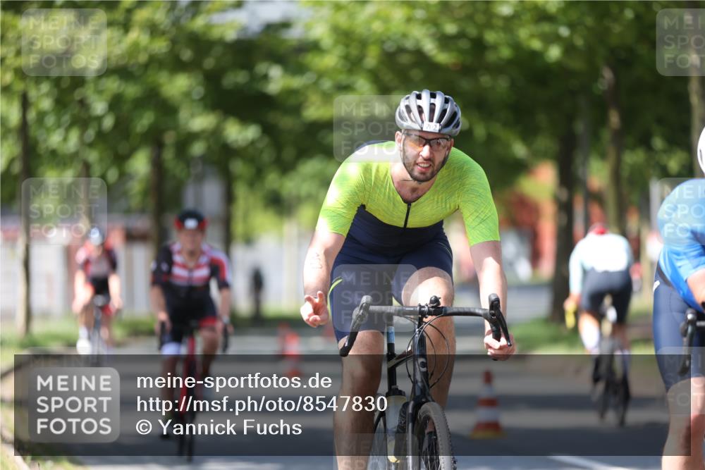 10.08.2025 - GEWOBA Citytriathlon Bremen Yannick Fuchs http://msf.ph/oto/8547830 10.08.2025 13:08:33 Radfahren 551, 552, 692, 702, 768, 824, 836, 855, 859, 968, 980 meine-sportfotos.de