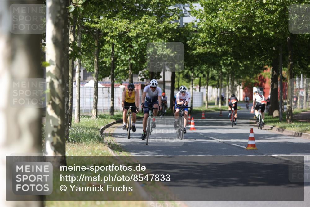 10.08.2025 - GEWOBA Citytriathlon Bremen Yannick Fuchs http://msf.ph/oto/8547833 10.08.2025 12:12:00 Radfahren 576, 605, 667, 699, 702, 752, 799, 816, 907, 1003 meine-sportfotos.de