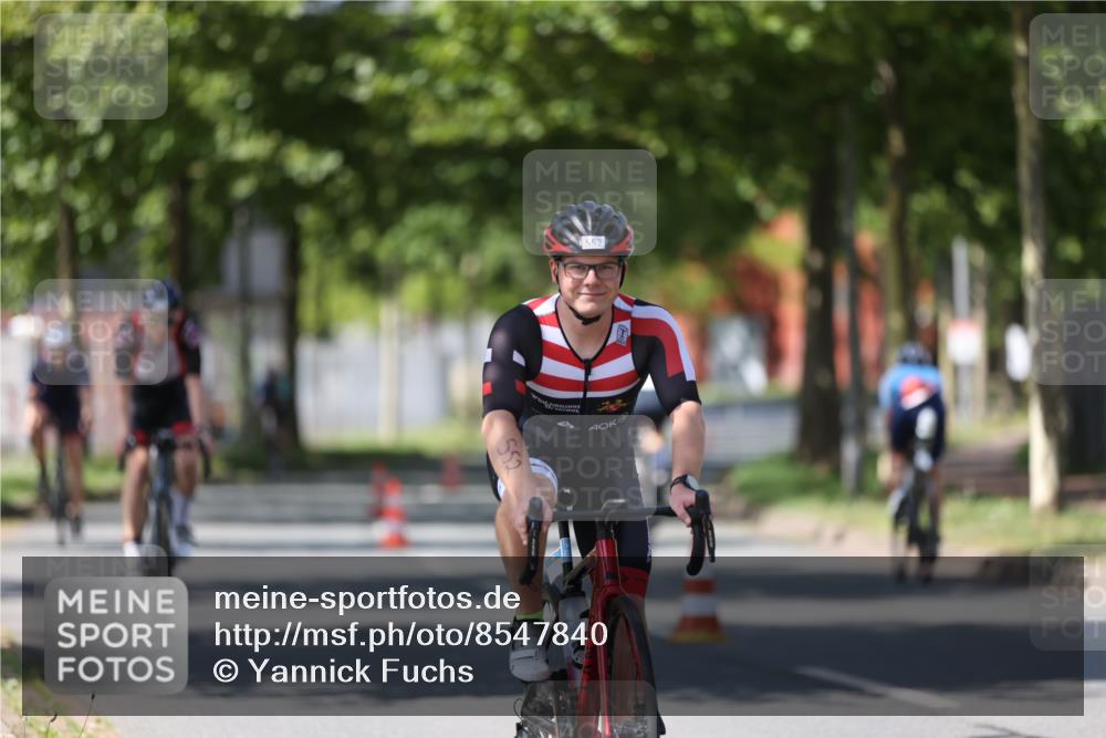10.08.2025 - GEWOBA Citytriathlon Bremen Yannick Fuchs http://msf.ph/oto/8547840 10.08.2025 13:08:34 Radfahren 551, 552, 692, 702, 768, 824, 836, 855, 859, 968, 980, 1016 meine-sportfotos.de