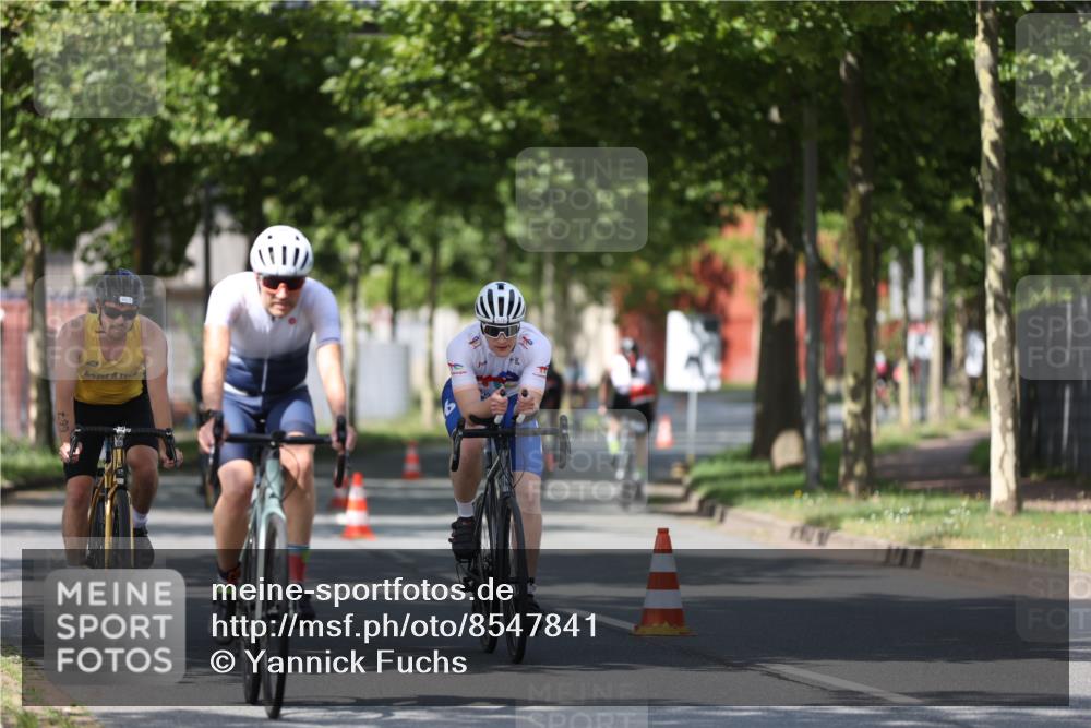 10.08.2025 - GEWOBA Citytriathlon Bremen Yannick Fuchs http://msf.ph/oto/8547841 10.08.2025 12:12:01 Radfahren 576, 605, 667, 699, 702, 799, 816, 907, 1003 meine-sportfotos.de