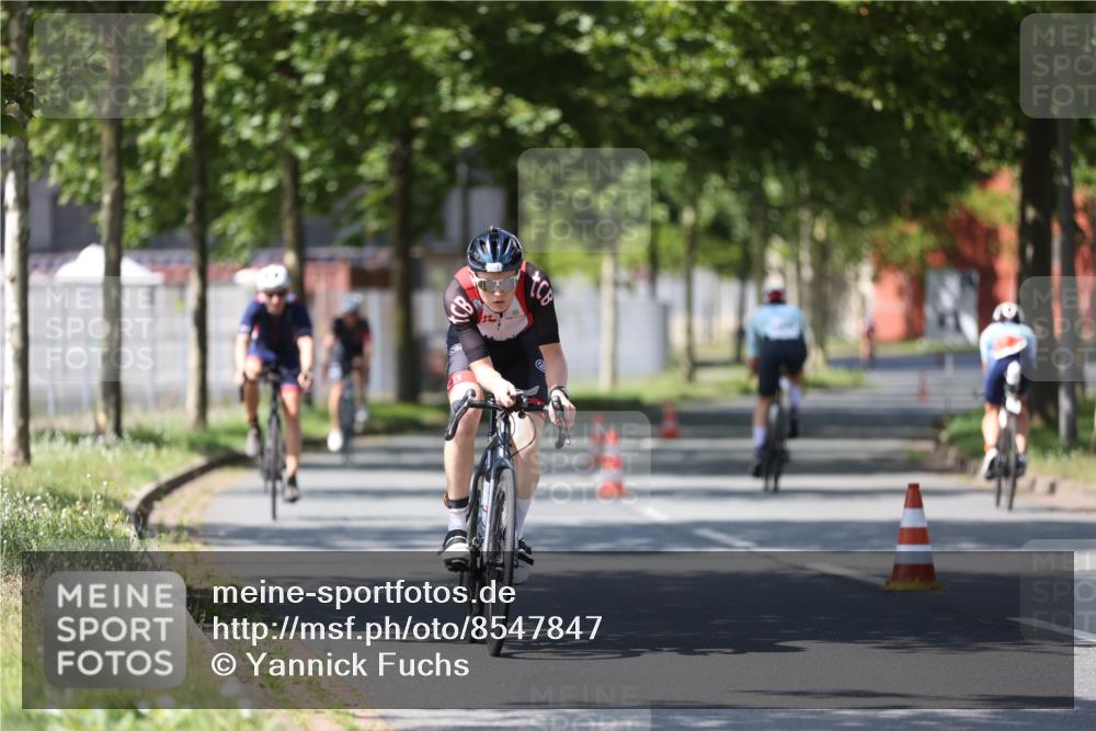 10.08.2025 - GEWOBA Citytriathlon Bremen Yannick Fuchs http://msf.ph/oto/8547847 10.08.2025 13:08:35 Radfahren 551, 552, 692, 702, 768, 824, 836, 855, 859, 968, 980, 1016 meine-sportfotos.de